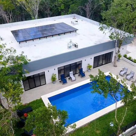 Villa Kiin Ha - Luxurious 5-Br Villa With Swim-Up Pool